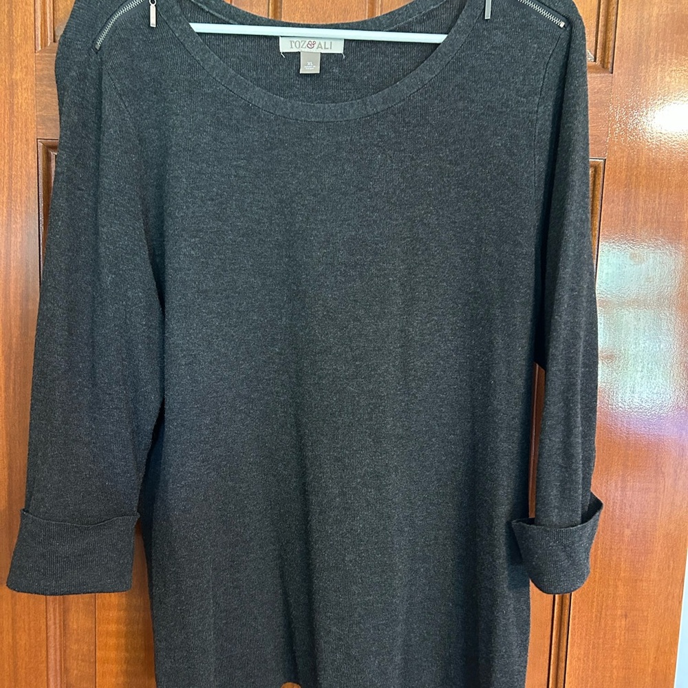 Women's Gray  three-quarter length sleeve sweater.